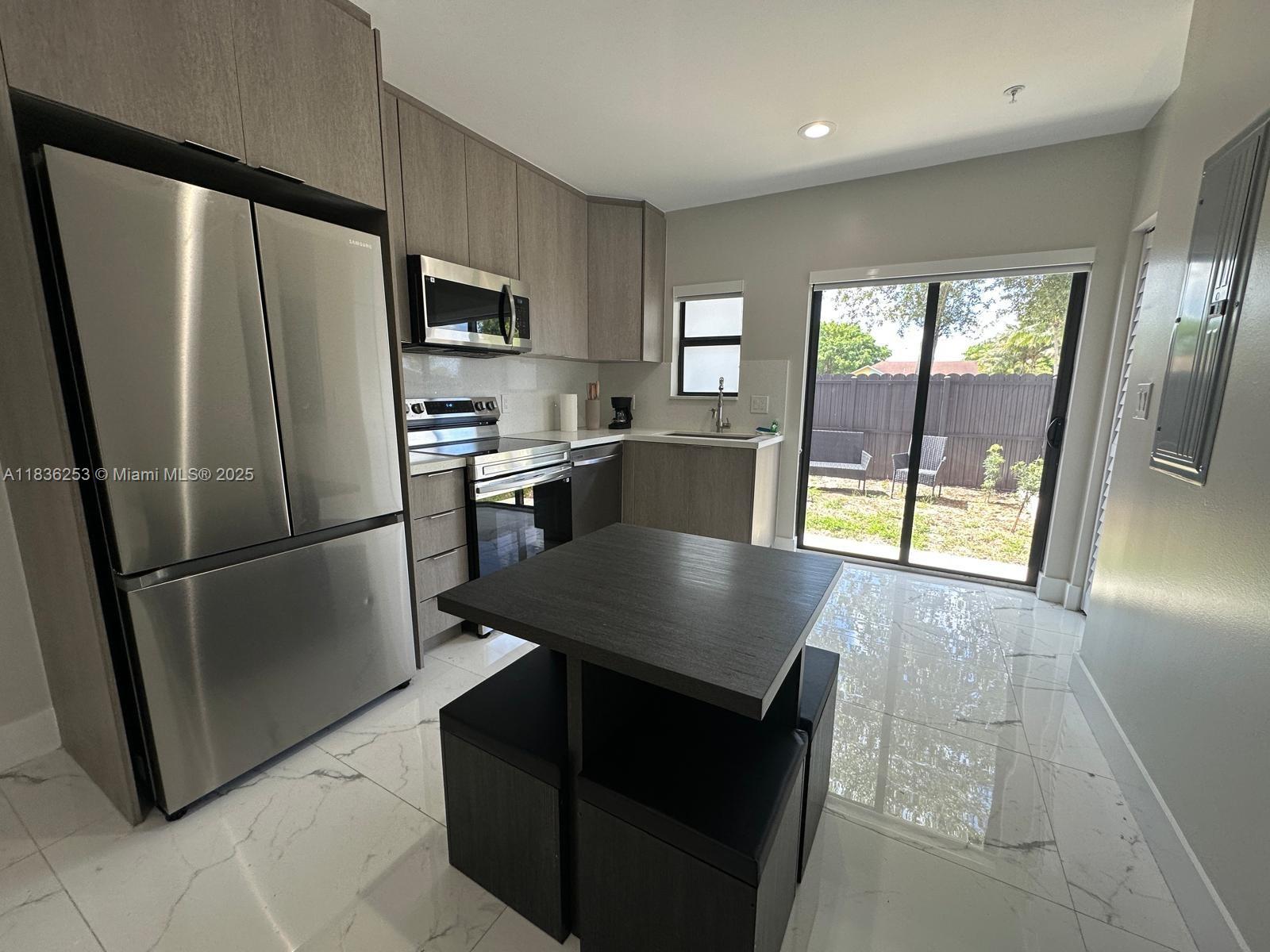 19213 NW 37th Ave 19197