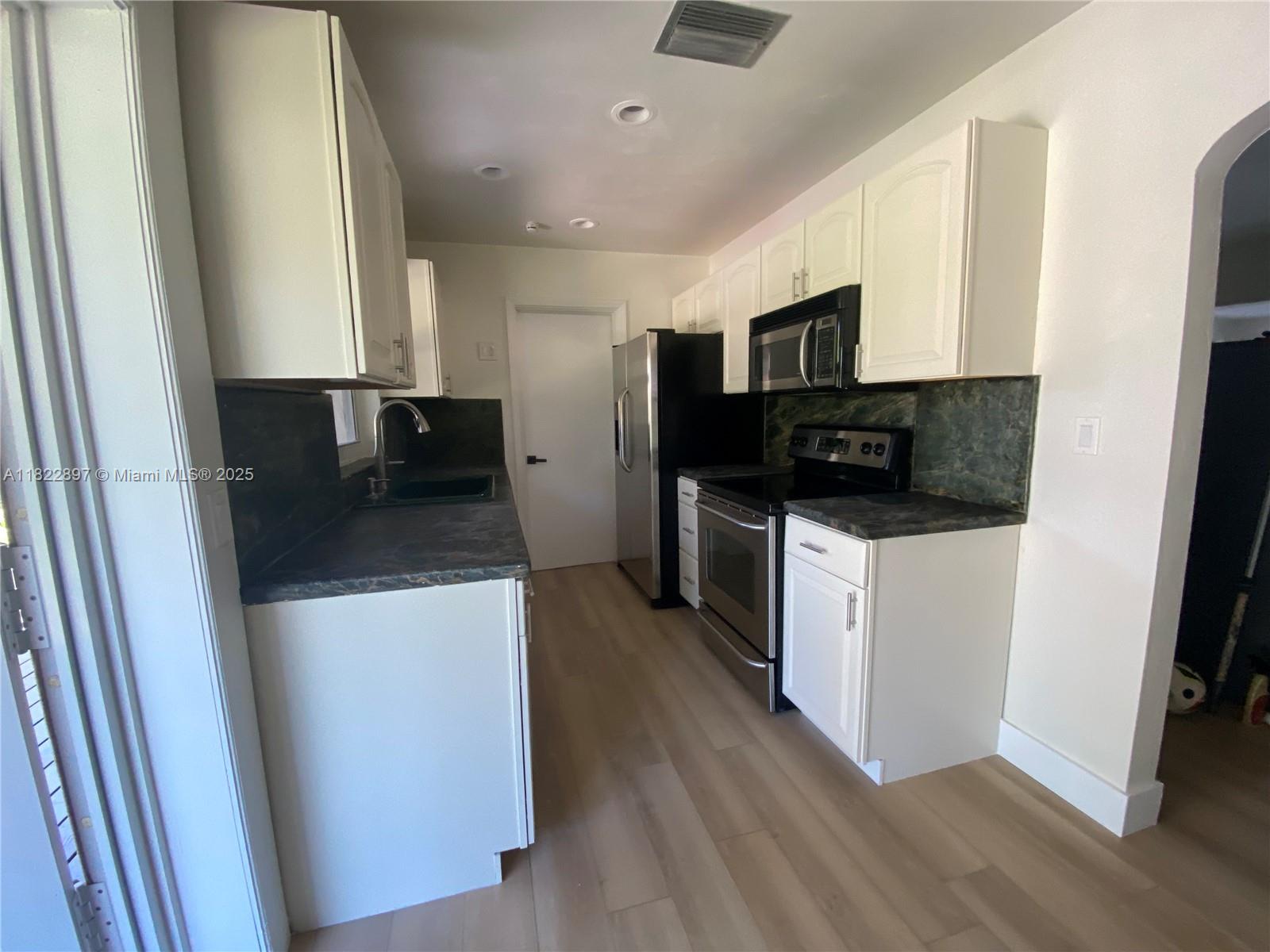 1826 Thomas St 0