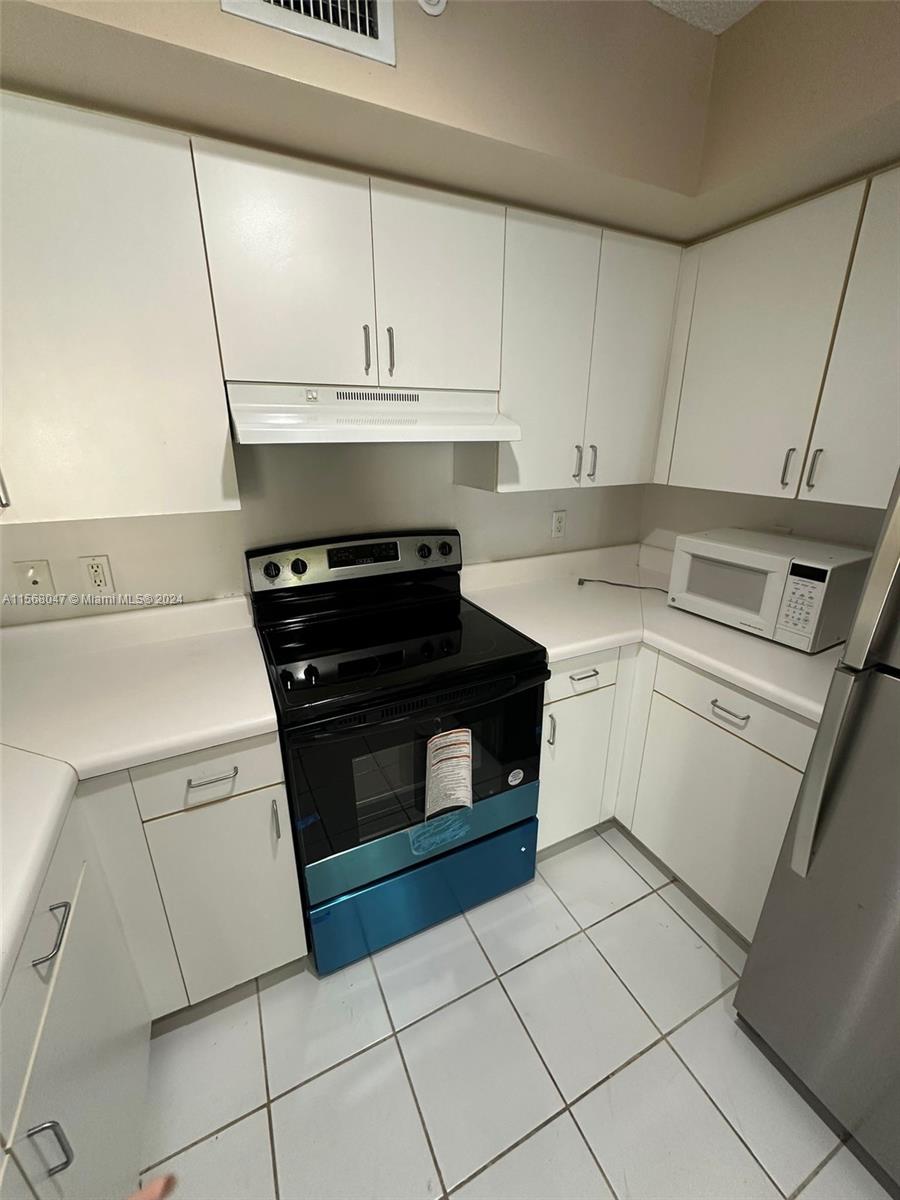 4828 N State Road 7 8205, Coconut Creek, FL, 33073/$275,000 4 4828 N State Road 7 8205
