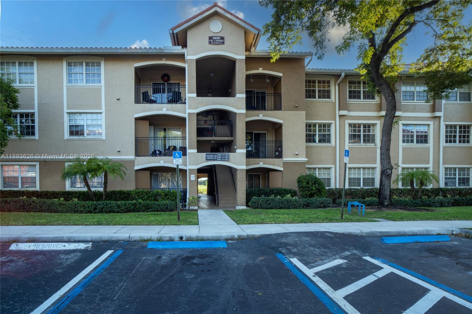 MARQUESA CONDO - Residential Lease