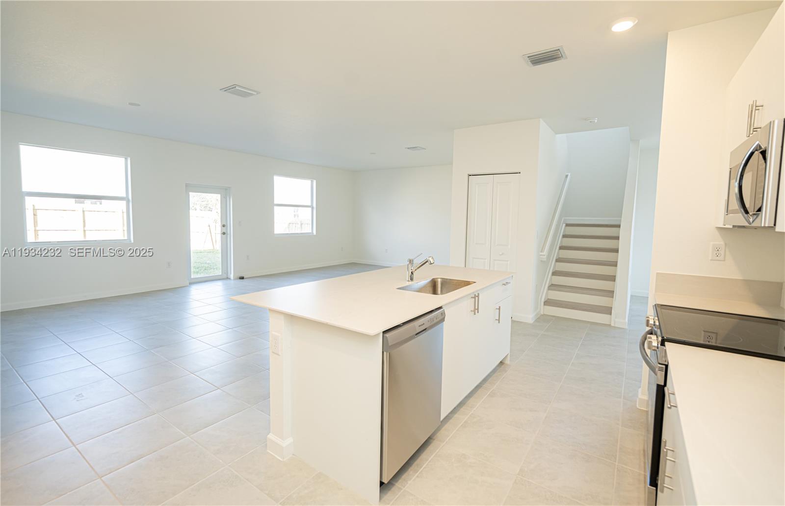 ACACIA ESTATES - Residential