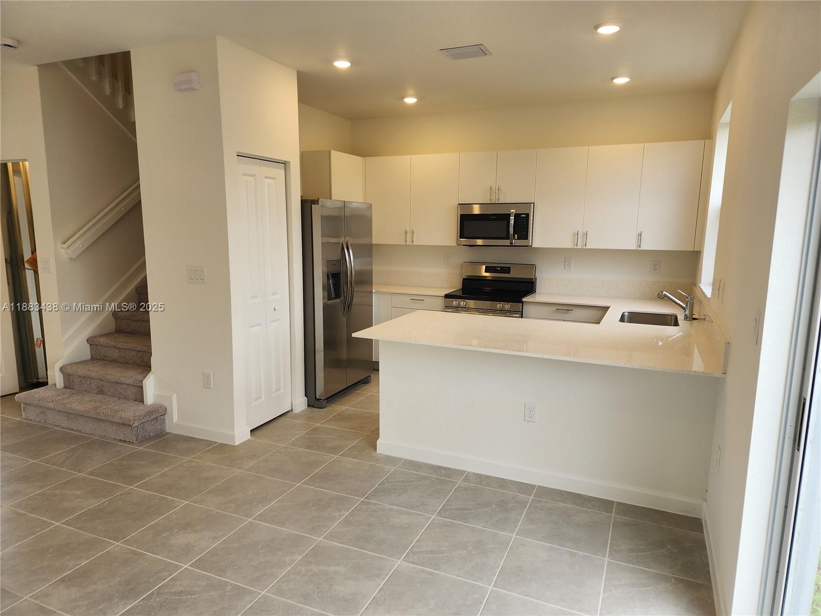 PARADISE PINES - Residential Lease