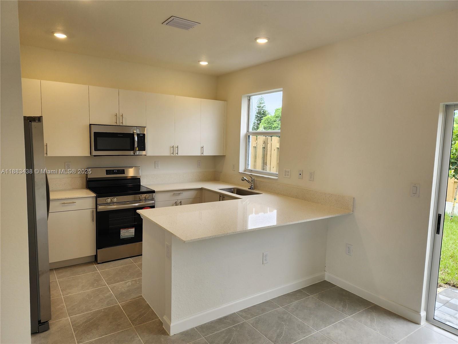 PARADISE PINES - Residential Lease