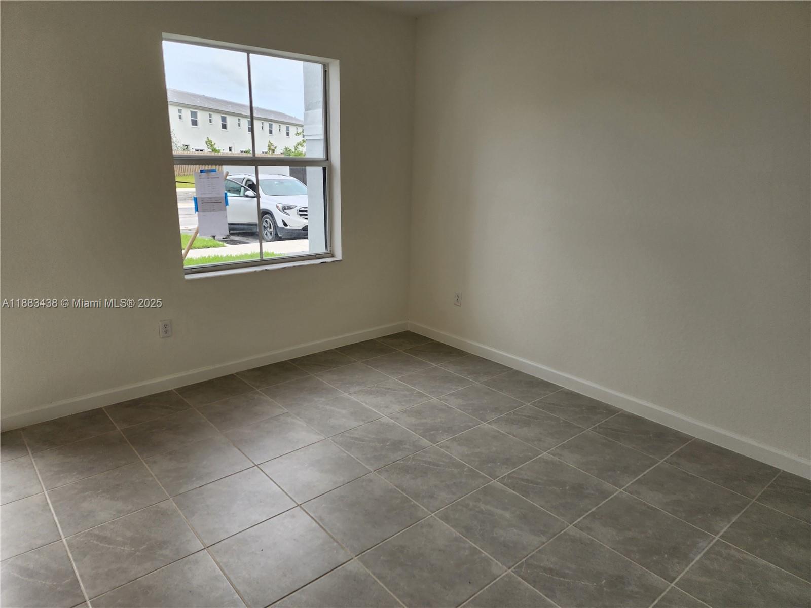 PARADISE PINES - Residential Lease