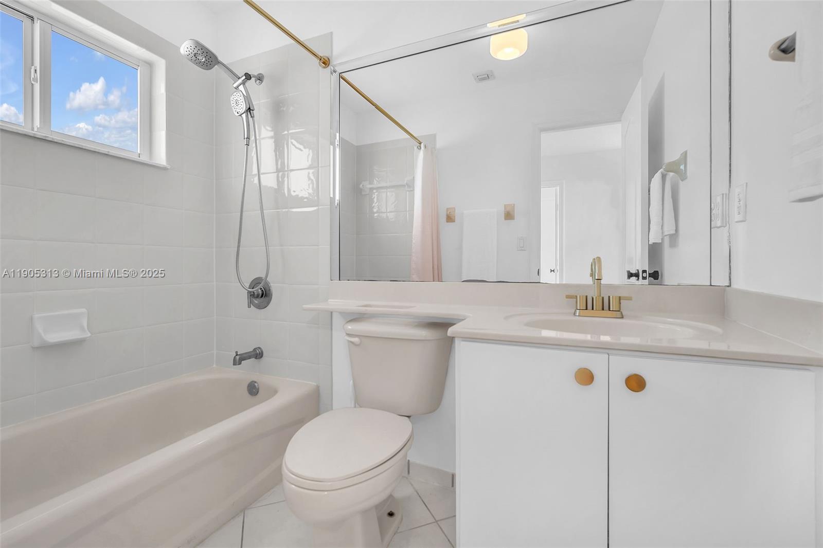 POD 14 AT MONARCH LAKES - Residential Lease