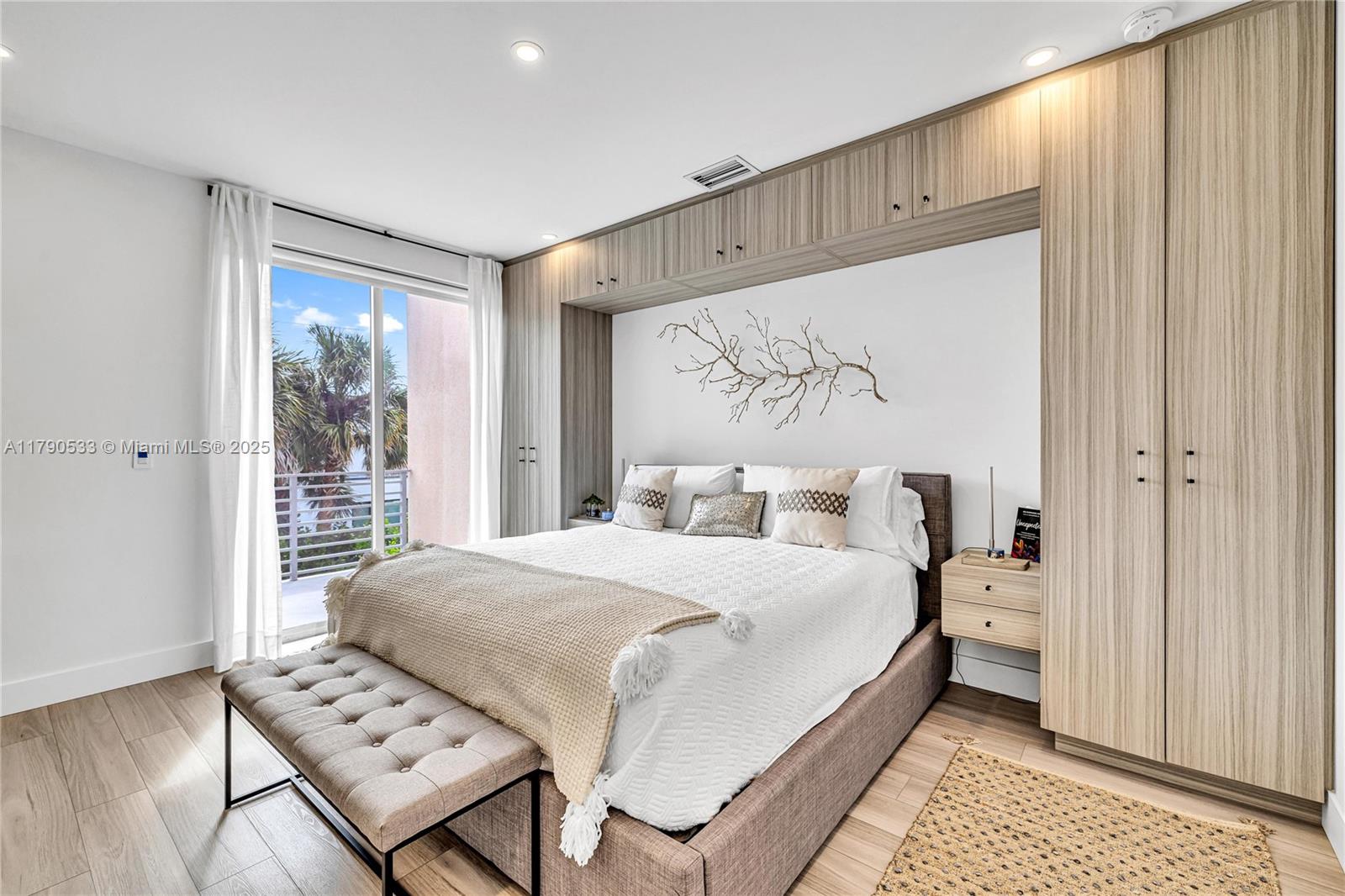 LAUDERDALE - Residential Lease