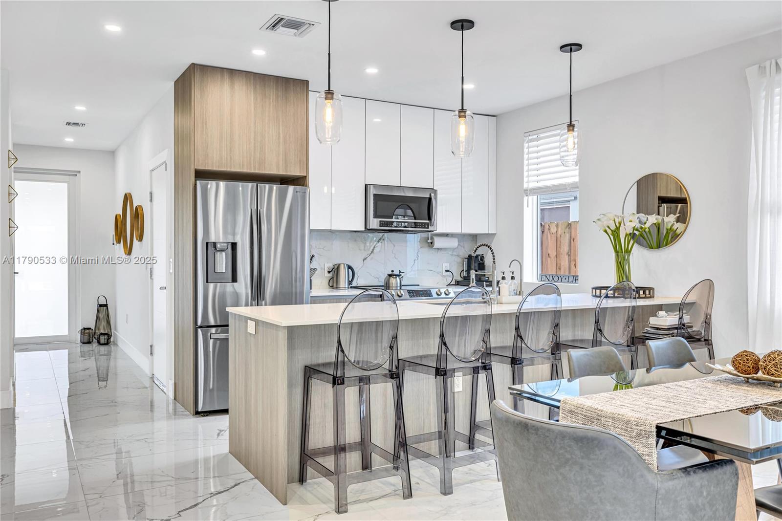 LAUDERDALE - Residential Lease