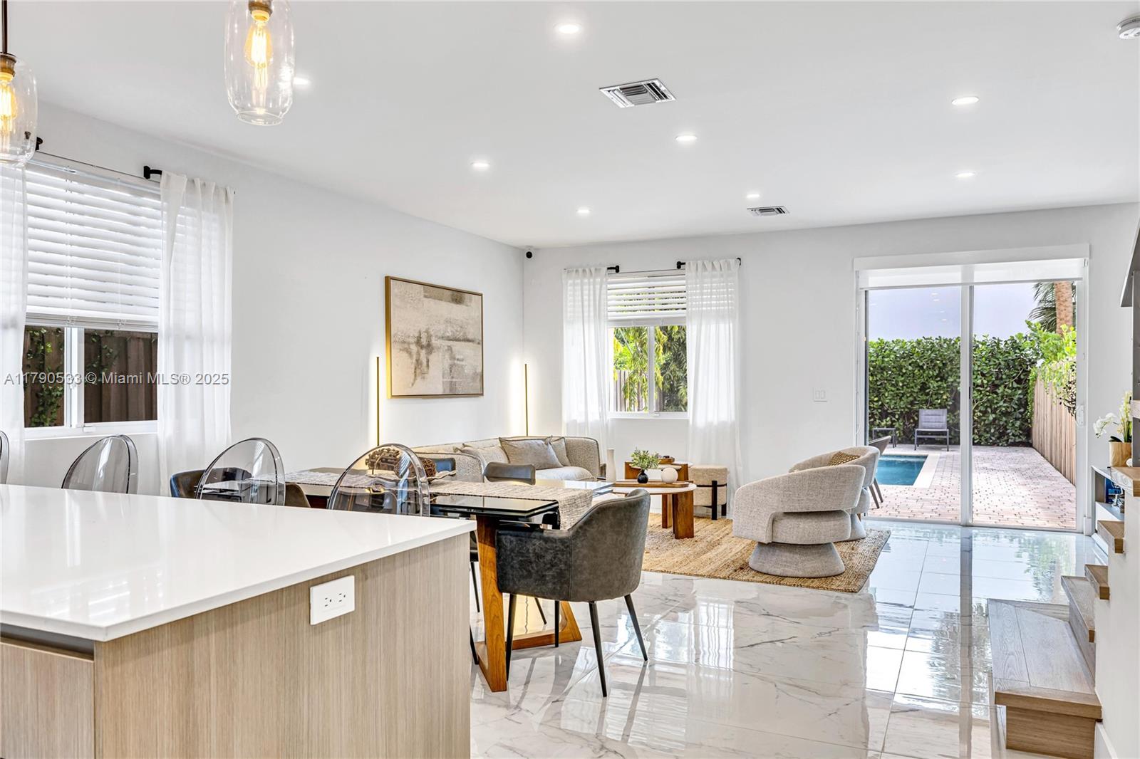 LAUDERDALE - Residential Lease