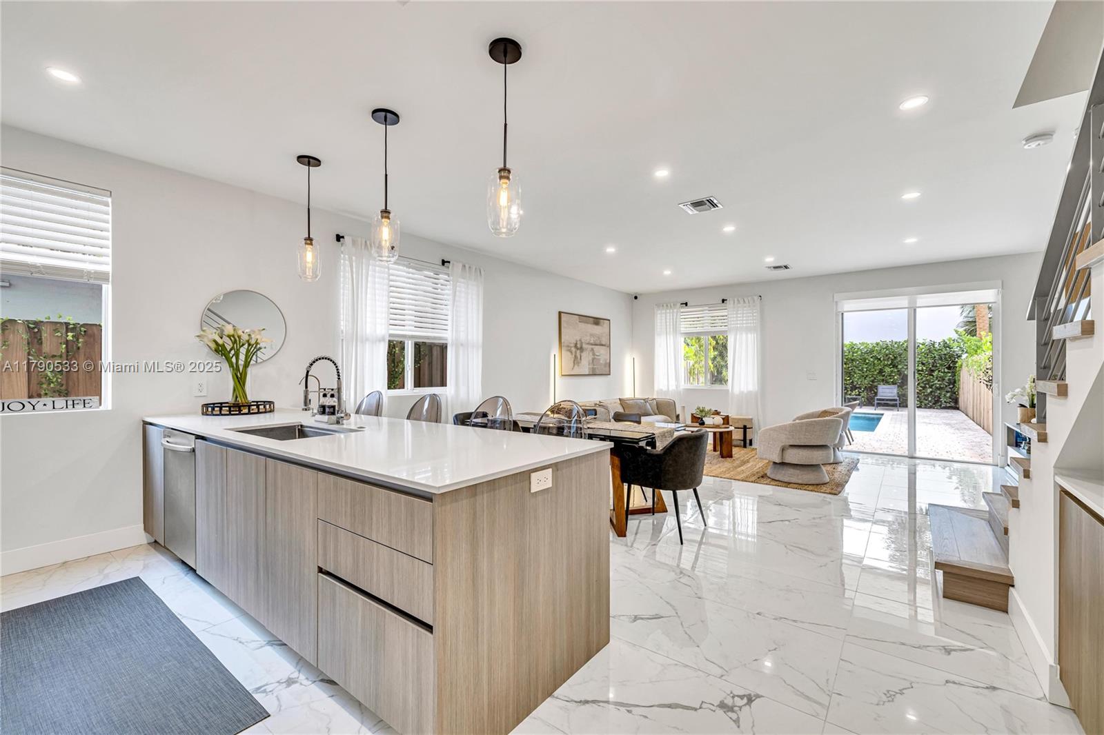 LAUDERDALE - Residential Lease