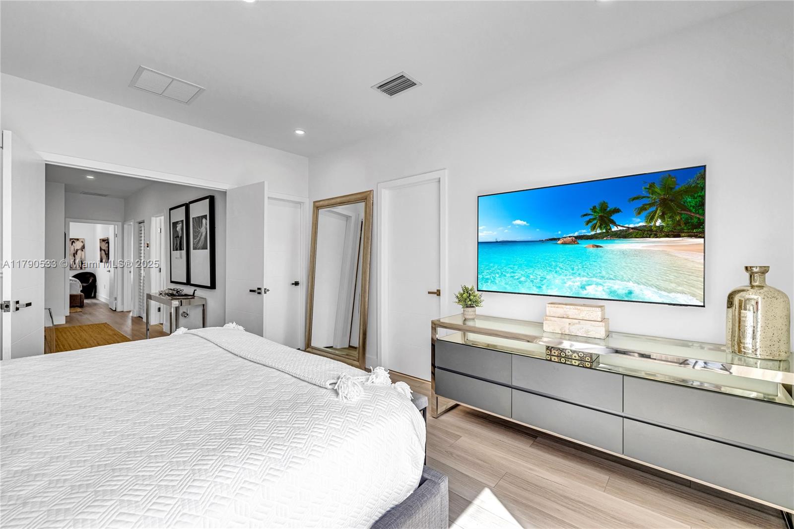 LAUDERDALE - Residential Lease