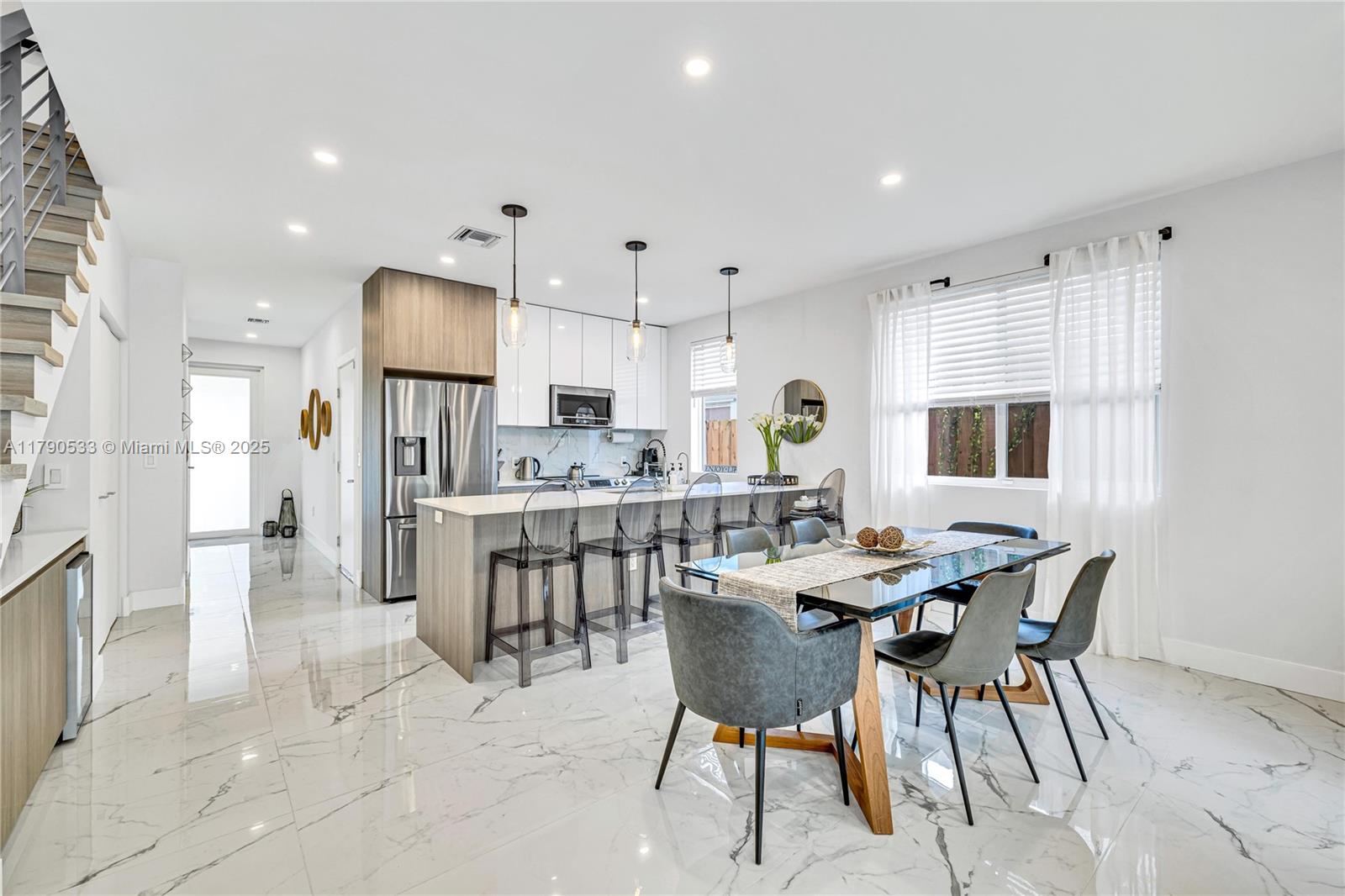 LAUDERDALE - Residential Lease