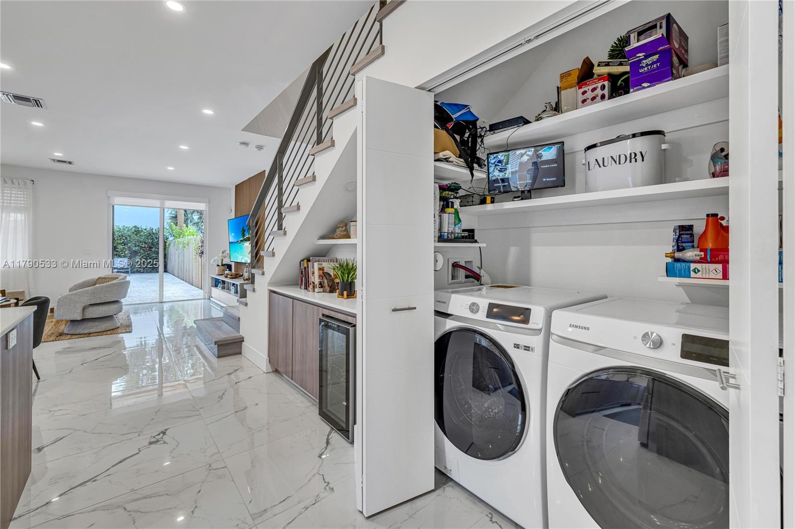 LAUDERDALE - Residential Lease