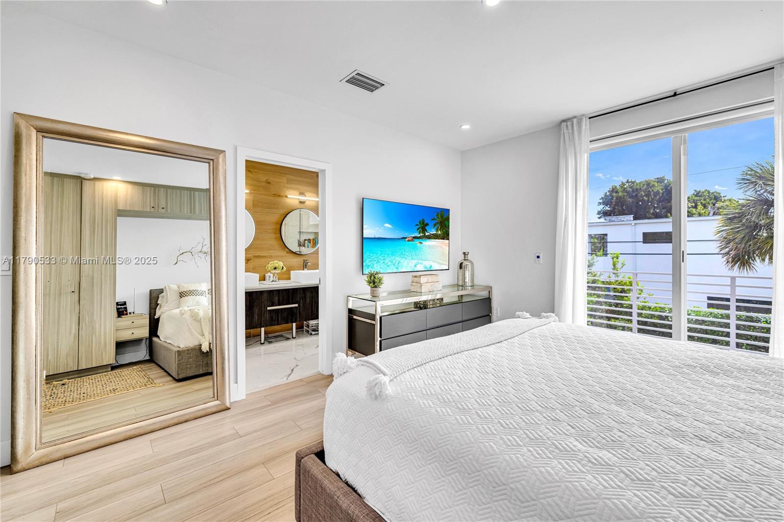 LAUDERDALE - Residential Lease