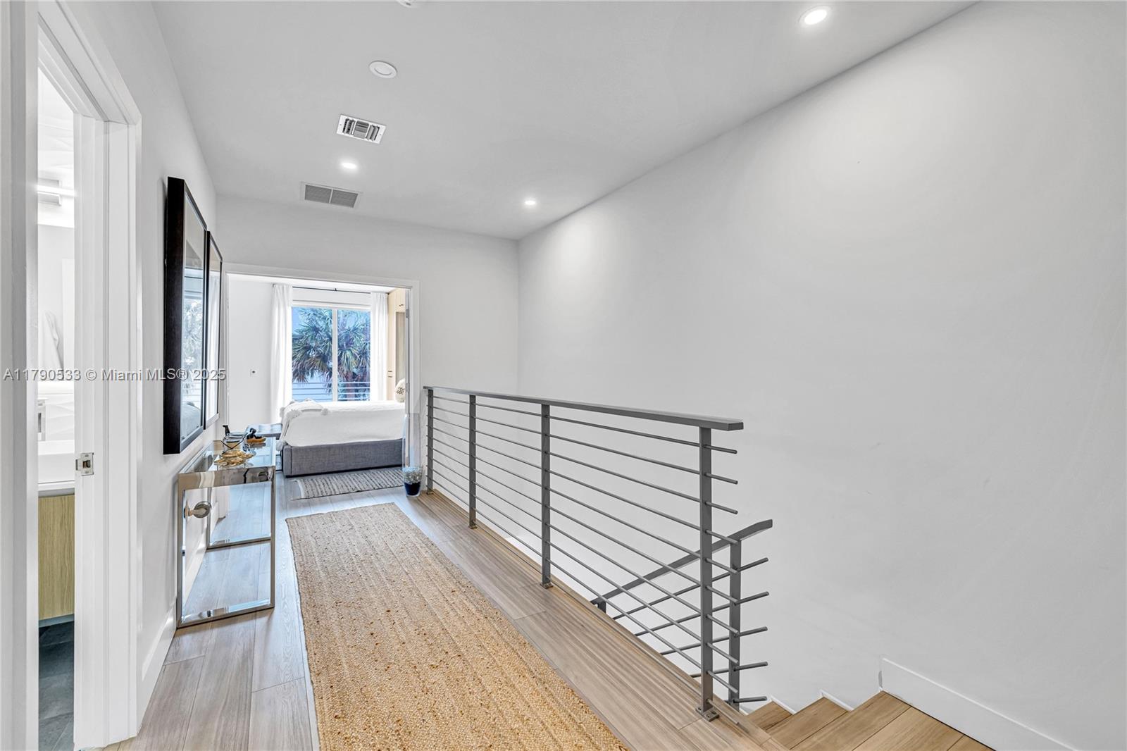 LAUDERDALE - Residential Lease