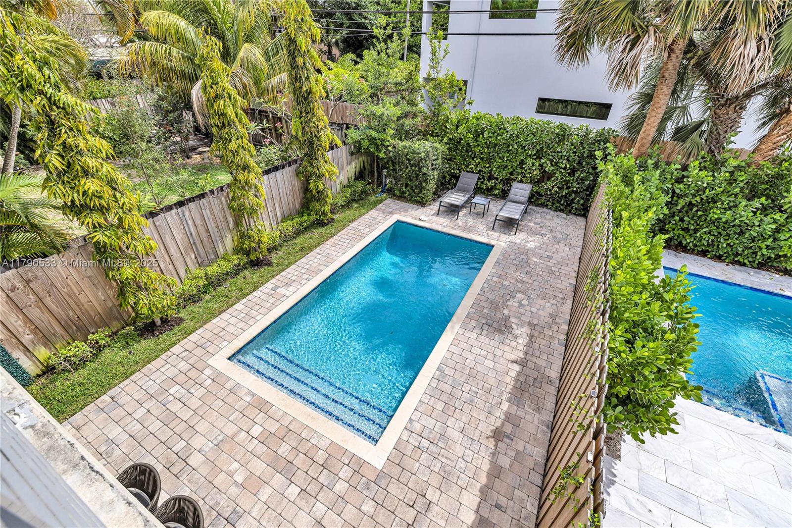 LAUDERDALE - Residential Lease