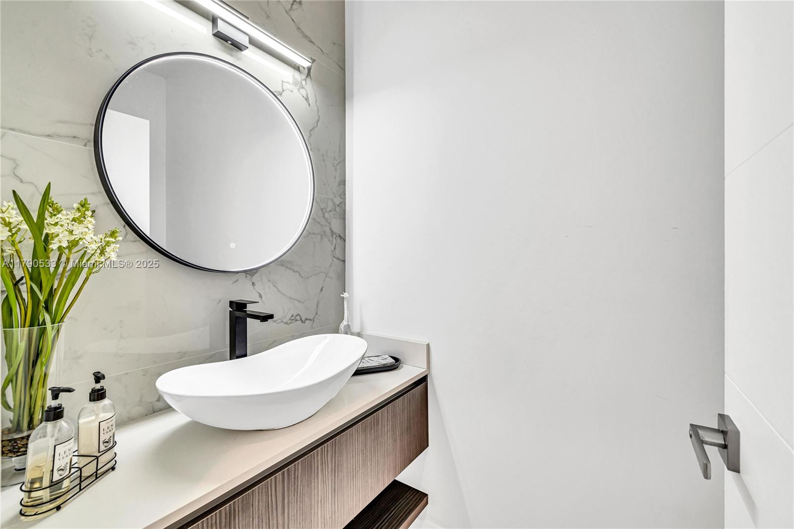 LAUDERDALE - Residential Lease