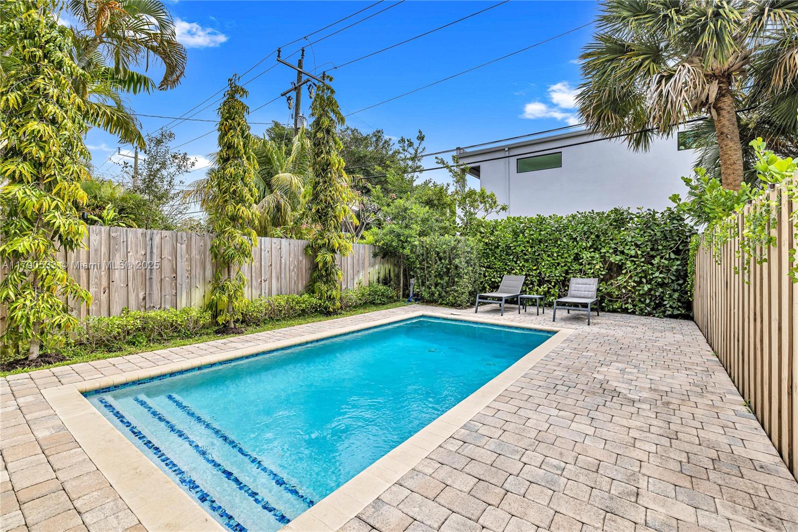 LAUDERDALE - Residential Lease