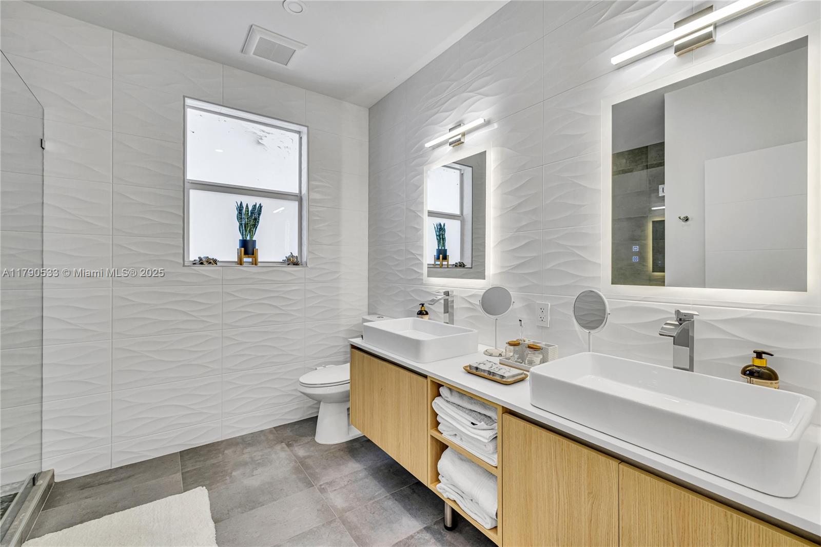 LAUDERDALE - Residential Lease