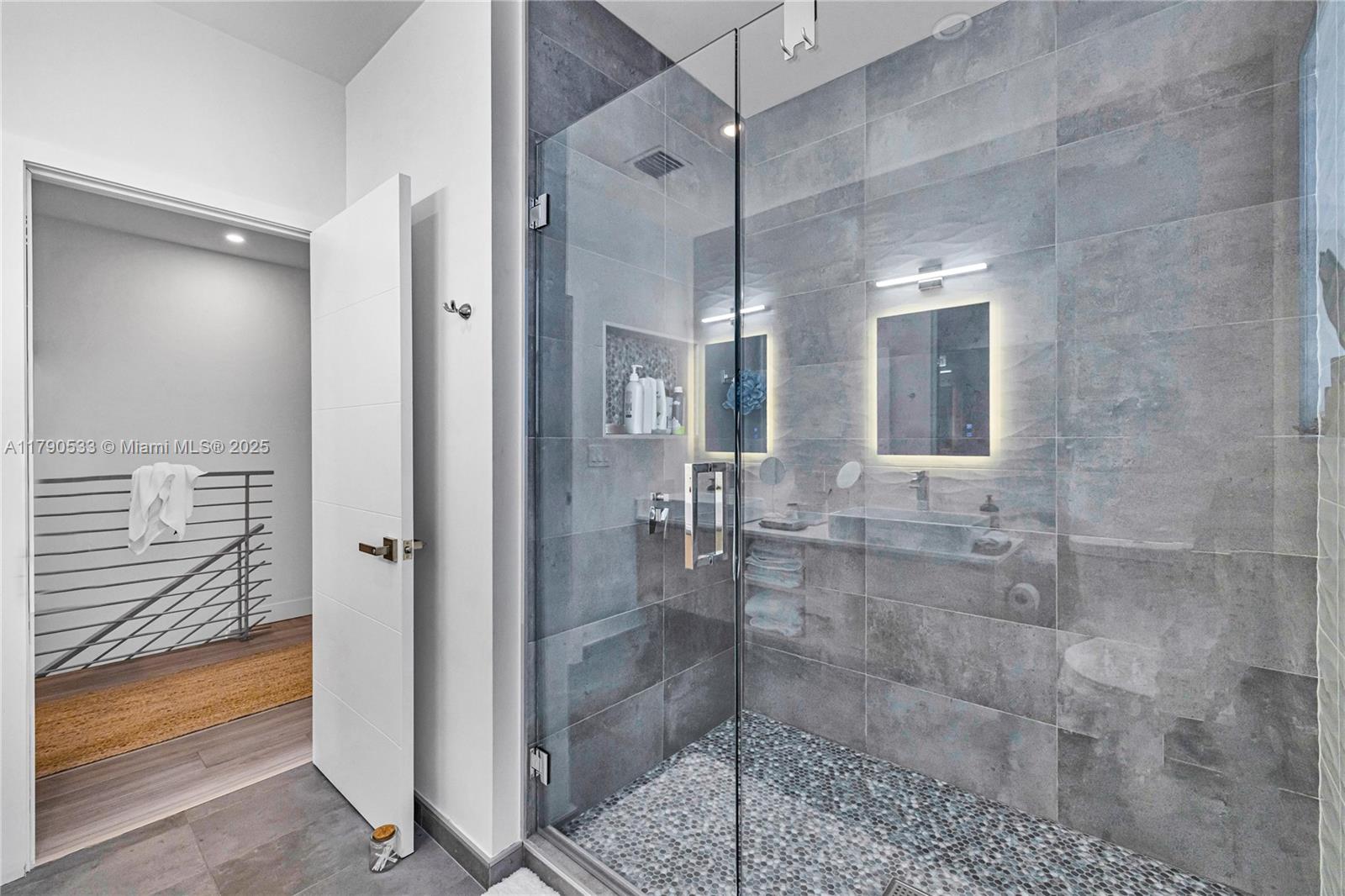 LAUDERDALE - Residential Lease