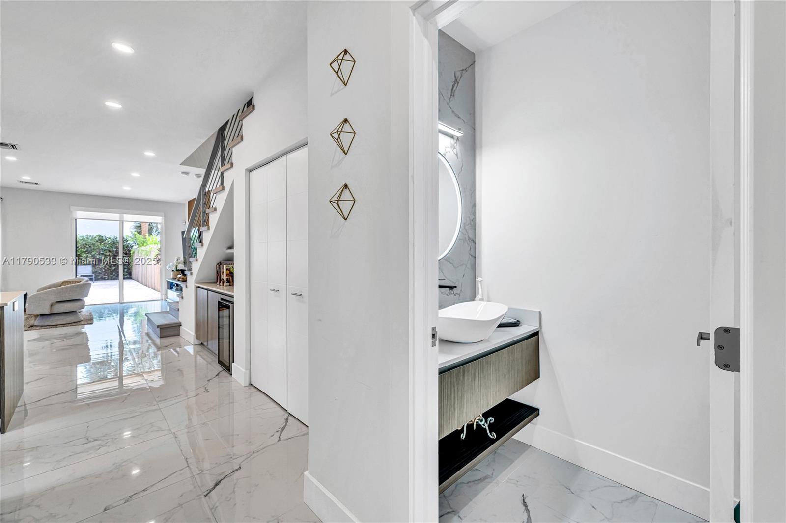 LAUDERDALE - Residential Lease