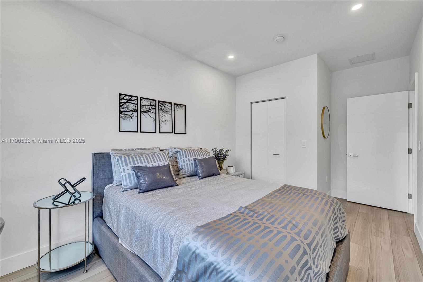 LAUDERDALE - Residential Lease