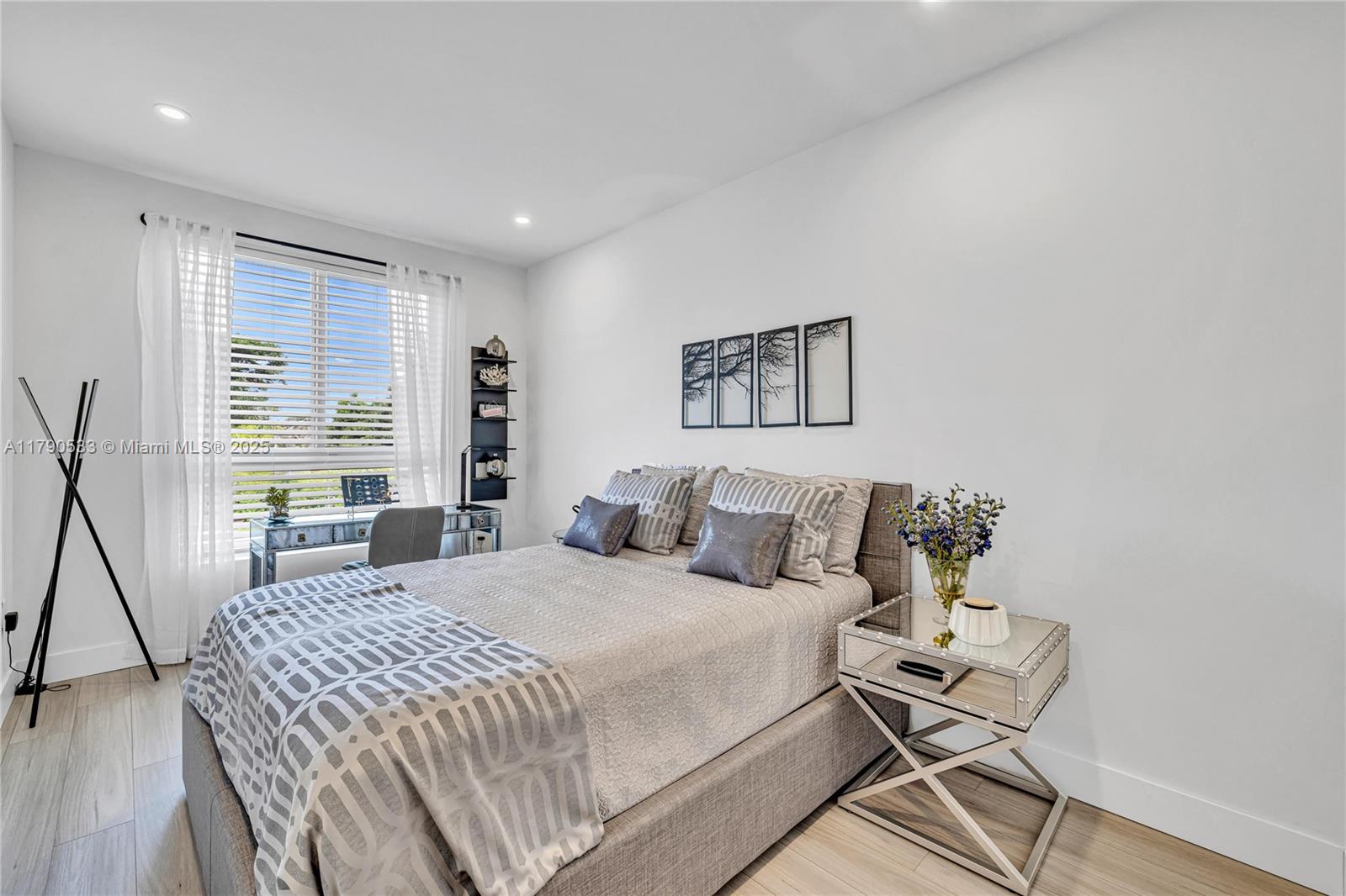 LAUDERDALE - Residential Lease