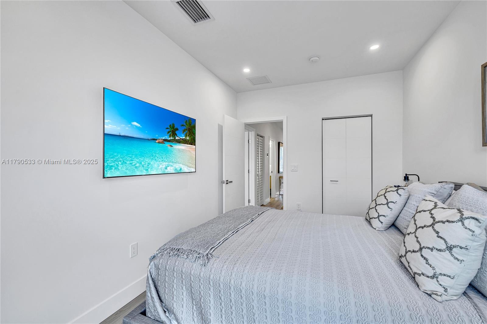 LAUDERDALE - Residential Lease