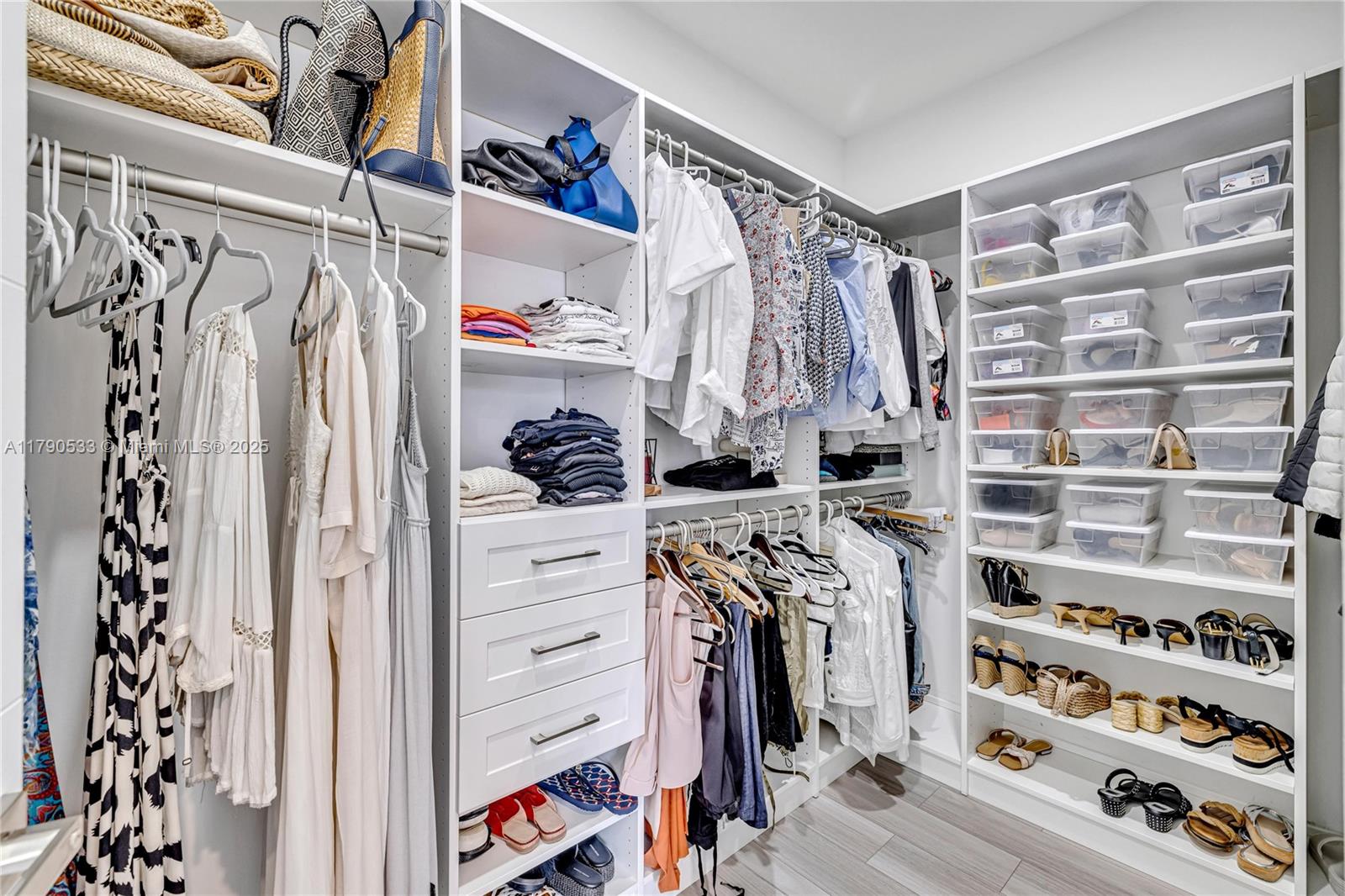 LAUDERDALE - Residential Lease