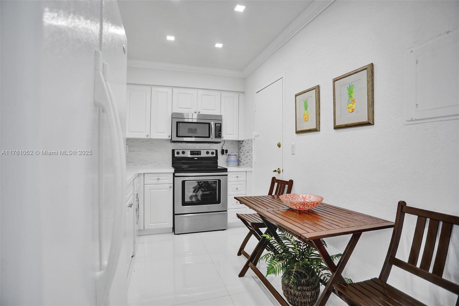 WAVE CONDO - Residential Lease