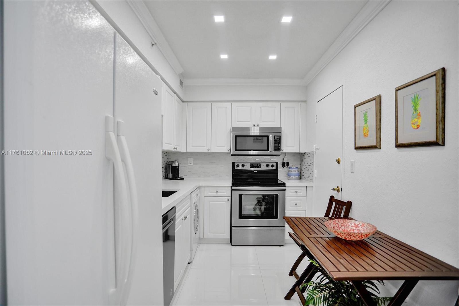 WAVE CONDO - Residential Lease