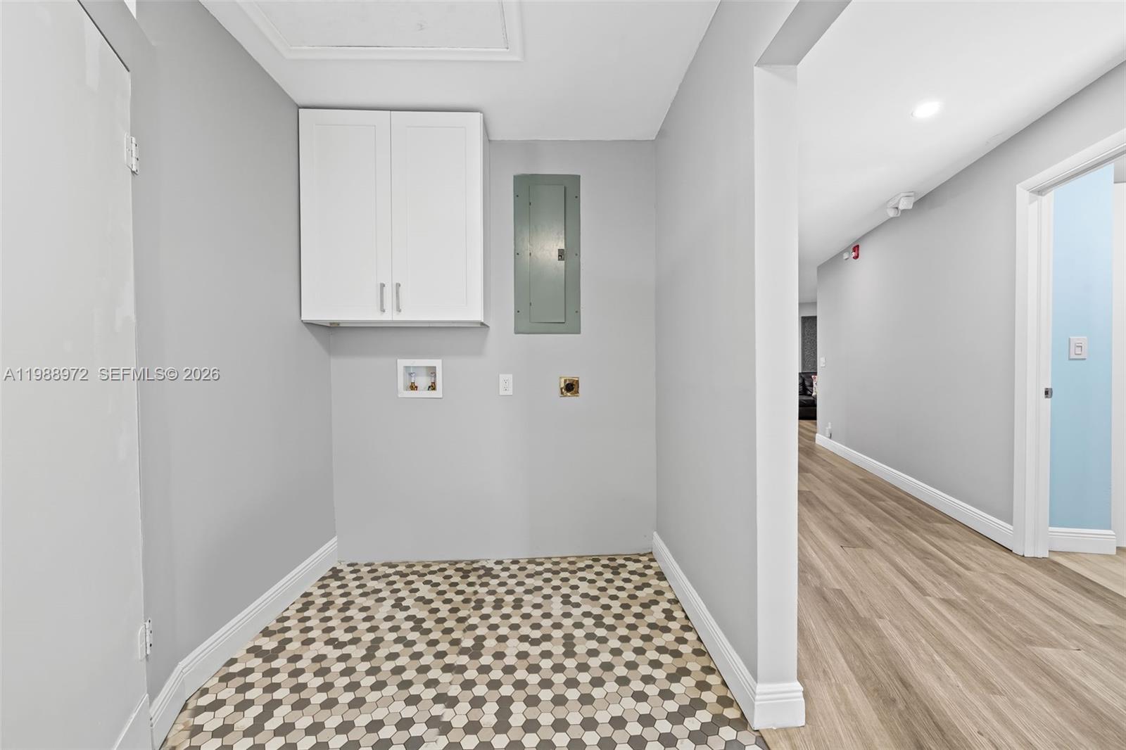 COUNTRY CLUB VILLAGE SEC - Residential