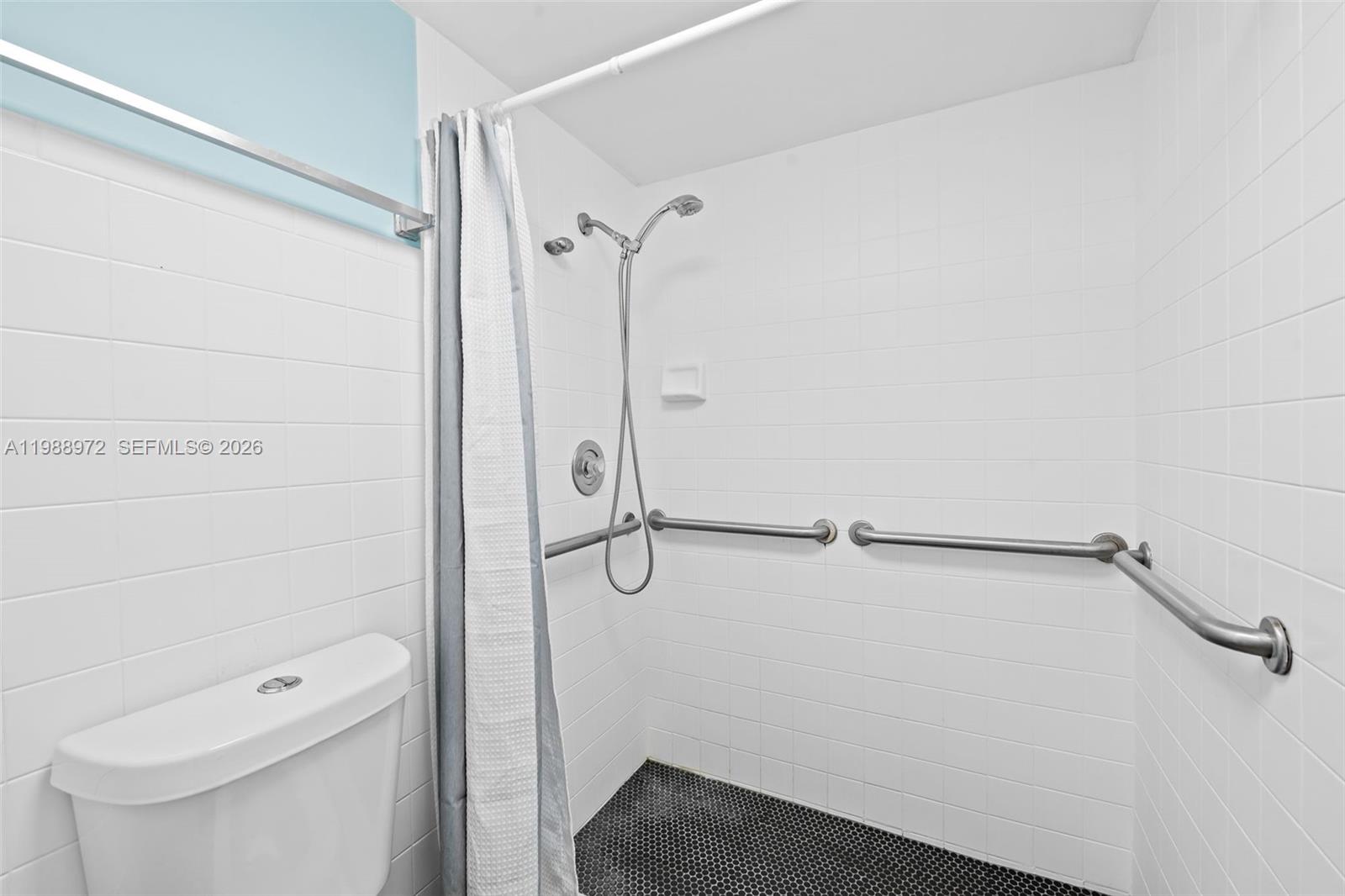 COUNTRY CLUB VILLAGE SEC - Residential