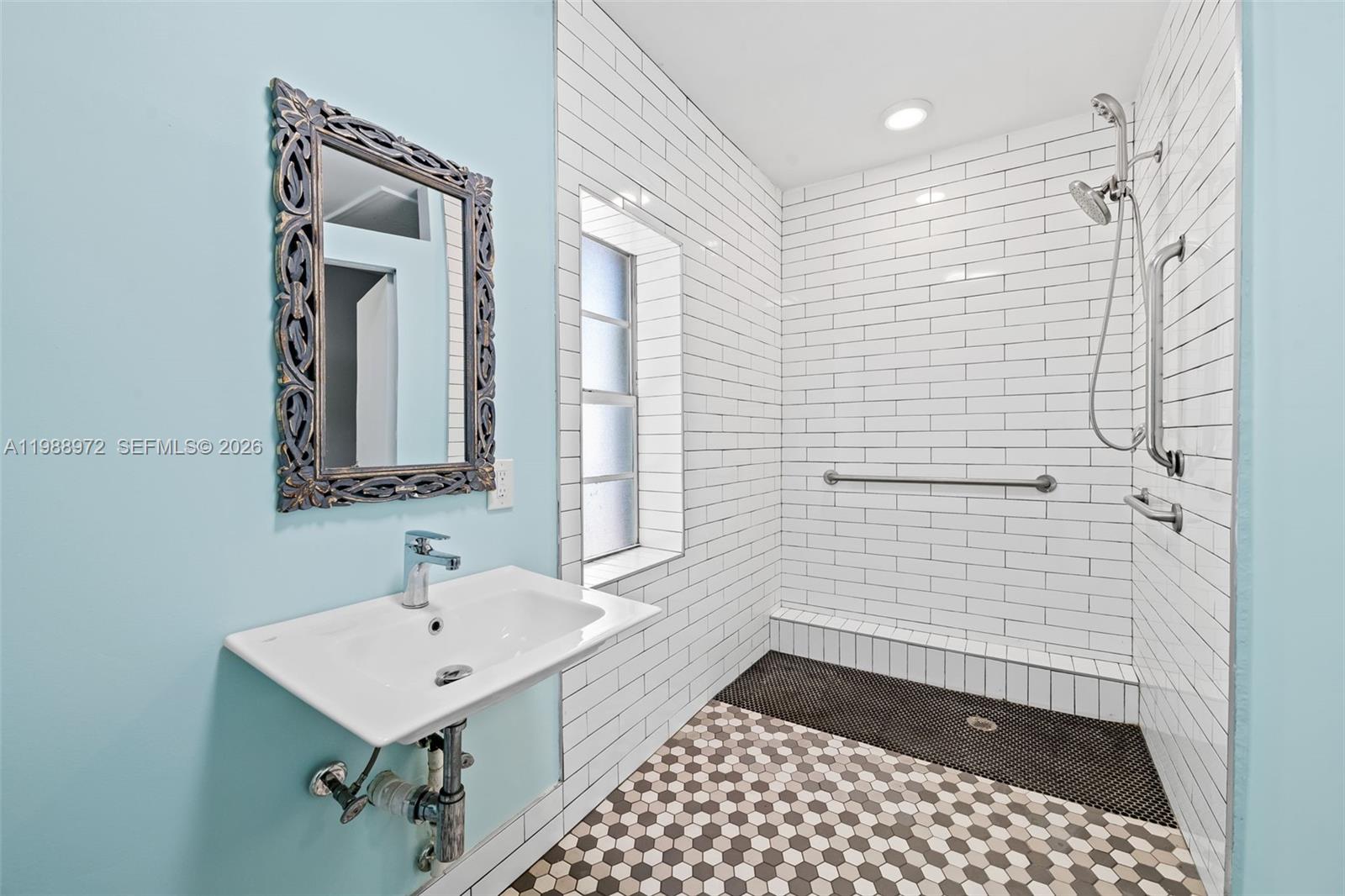 COUNTRY CLUB VILLAGE SEC - Residential