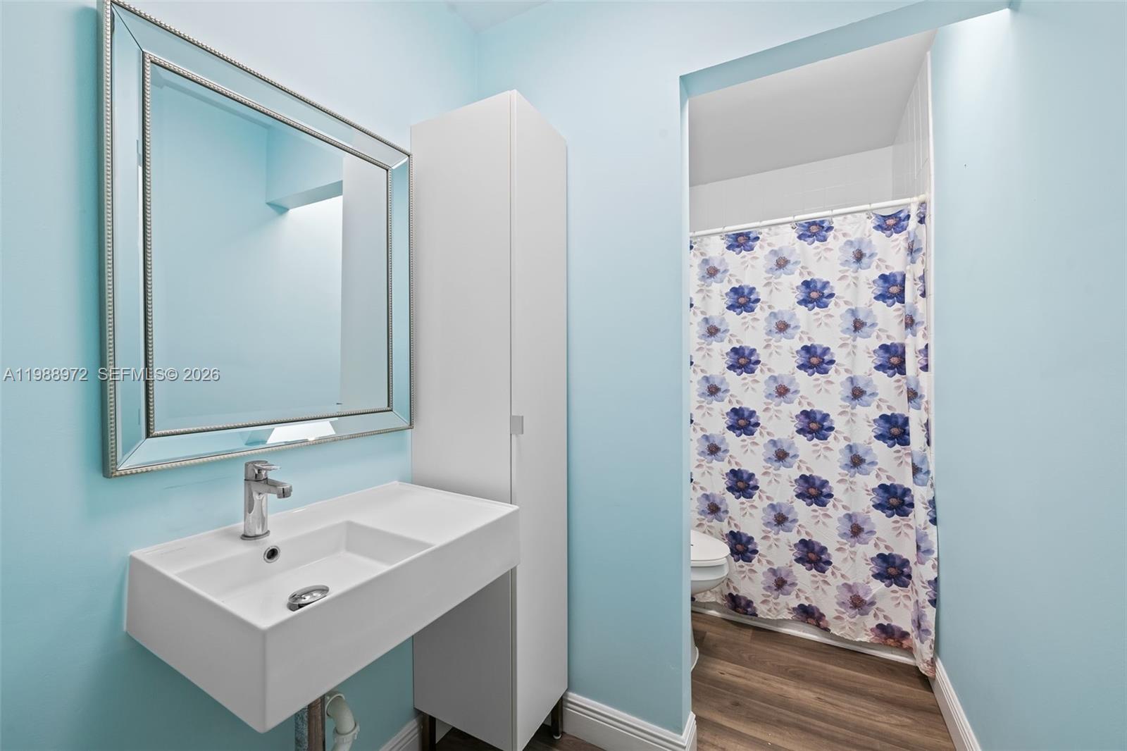 COUNTRY CLUB VILLAGE SEC - Residential