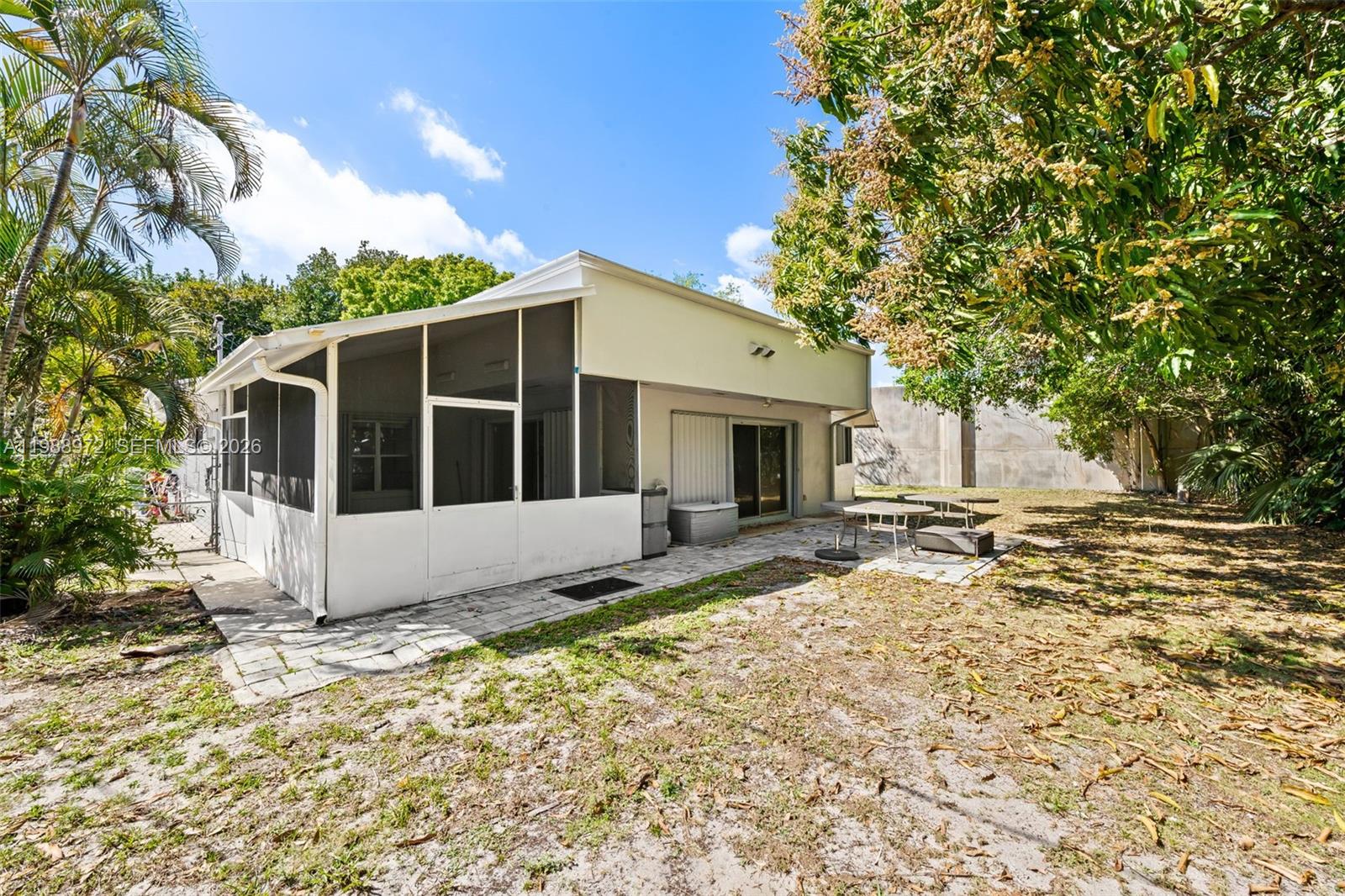 COUNTRY CLUB VILLAGE SEC - Residential