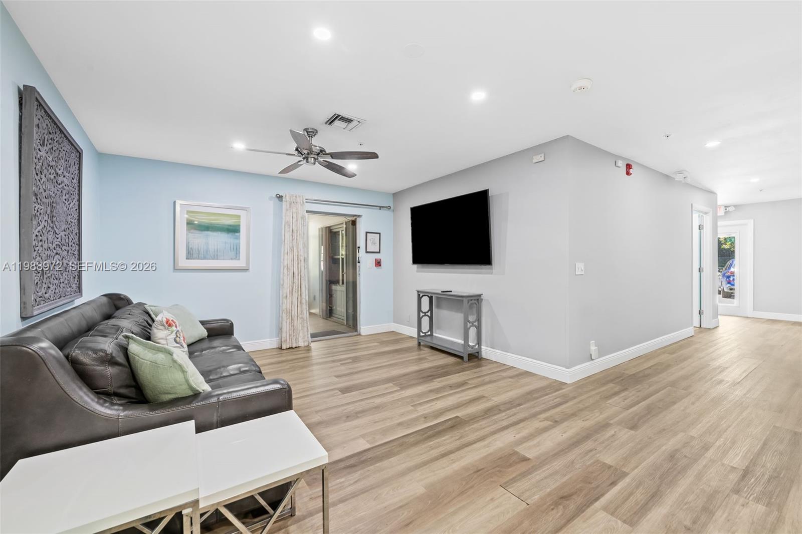 COUNTRY CLUB VILLAGE SEC - Residential