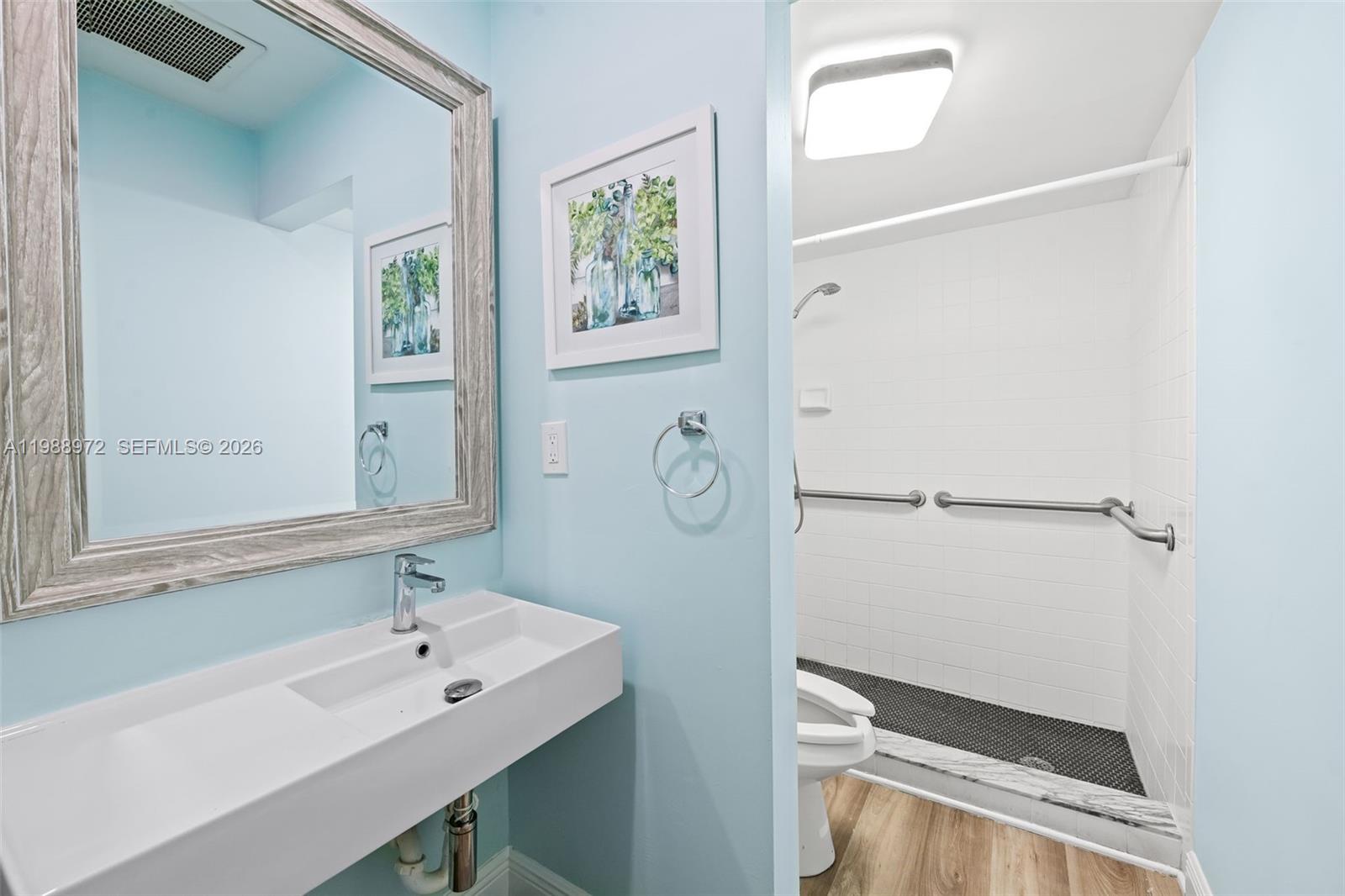 COUNTRY CLUB VILLAGE SEC - Residential