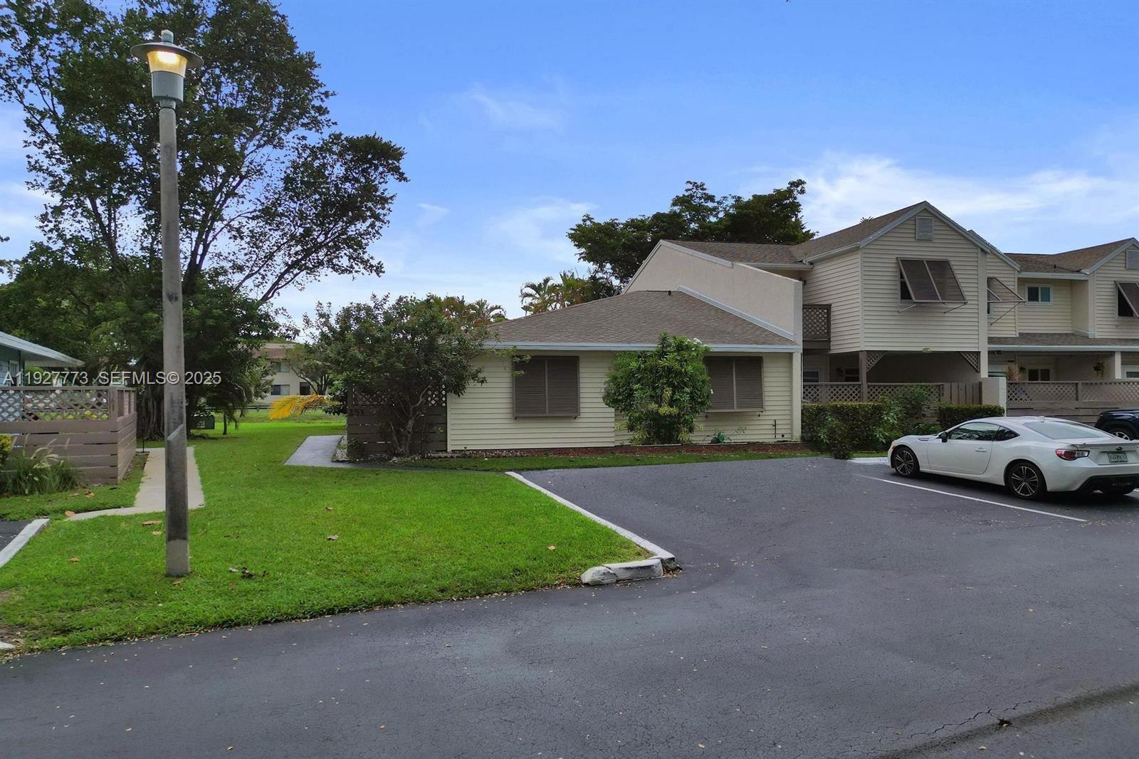 WOODLAKE SHORES - Residential