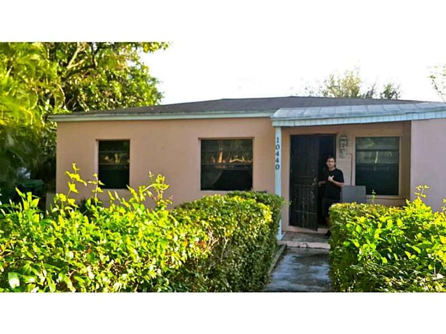 Investor Special For Cash Buyers Only - Seller has priced property very low for a hassle free quick closing.  3/1 CBS house on a nice street with good paying tenant on lease until February at: $1100 per month. Please do not disturb tenants.House is in gr eat condition -  It has a family room, large laundry room, Central Air Conditioning and  huge back den that could easily be used as a massive fourth bedroom.  Nice size fenced back yard with large workshop in back.  Will go fast at this price!CASH ONLY