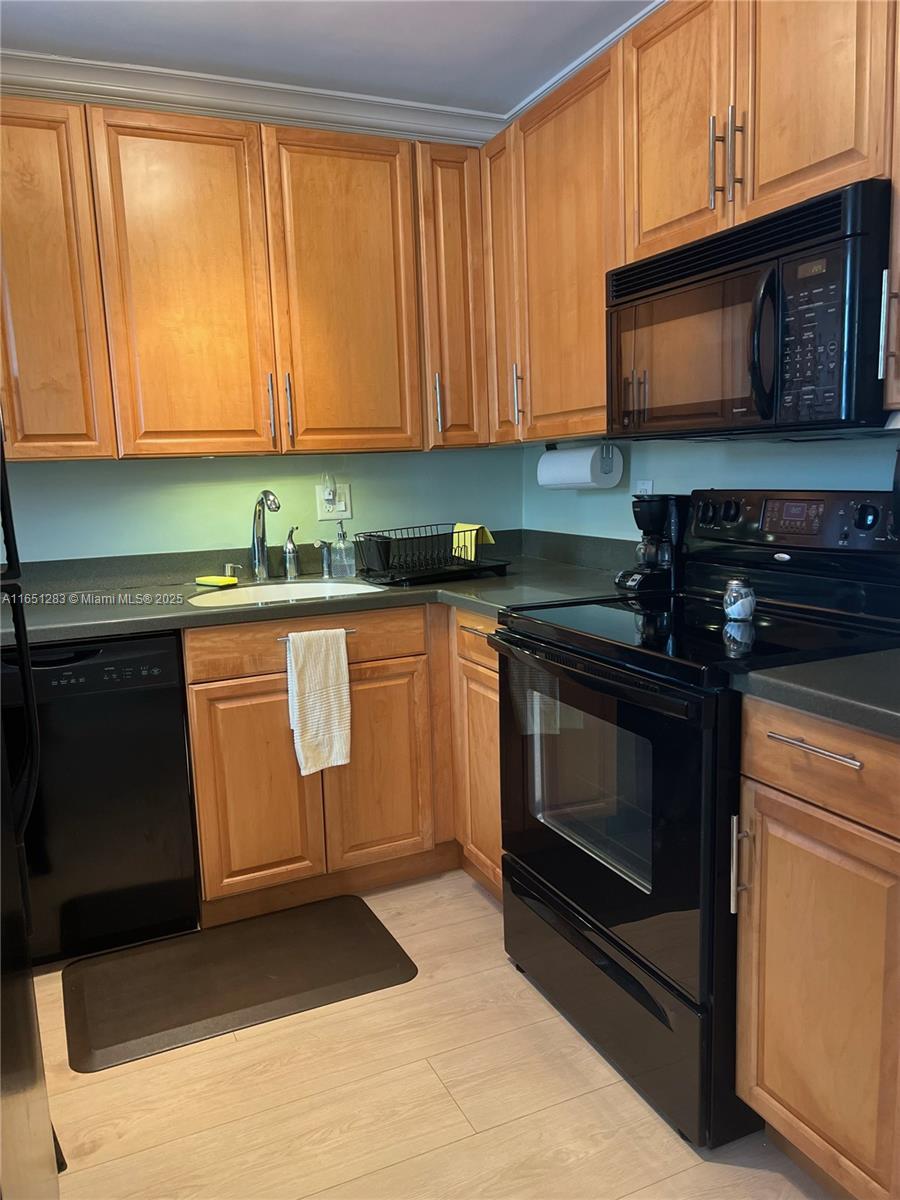 GOLDEN ISLES CONDO APTS - Residential