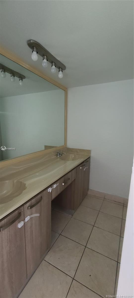 SAILBOAT CAY CONDO - Residential Lease