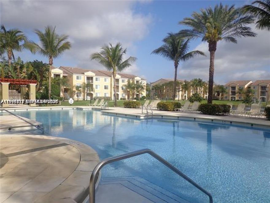 SPECTACULAR WATER VIEW 2BEDROOM 1BATHROOM UNIT AT THE RESIDENCES AT MIRAMAR, FIRST FLOOR UNIT,
BEAUTIFUL LAKEVIEW, TILE FLOOR, NEWER KITCHEN CABINETS, NEWER STAINLESS STEEL APPLIANCES, WASHER
AND DRYER IN THE UNIT. LOT OF AMENITIES, SWIMMING POOL, PLAYGROUND, CLUB HOUSE, GATED
COMMUNITY.