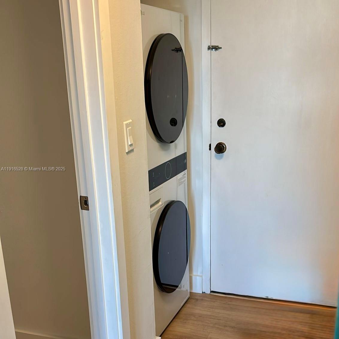 THE PALMS OF KEY BISCAYNE - Residential Lease