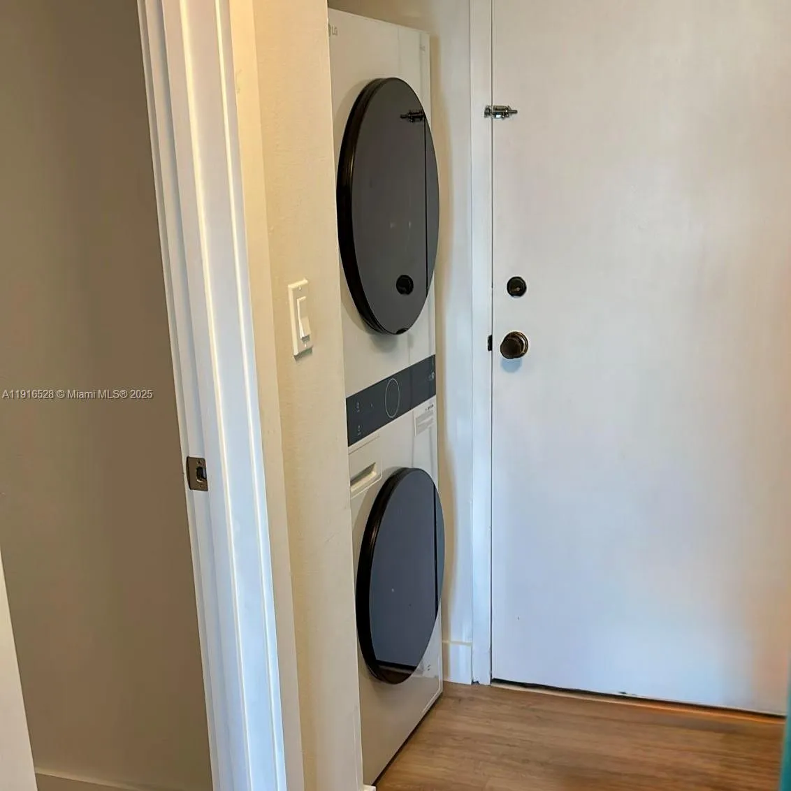 Key Biscayne, Florida 33149, United States, 2 Bedrooms Bedrooms, ,2 BathroomsBathrooms,Residential,Active,245215