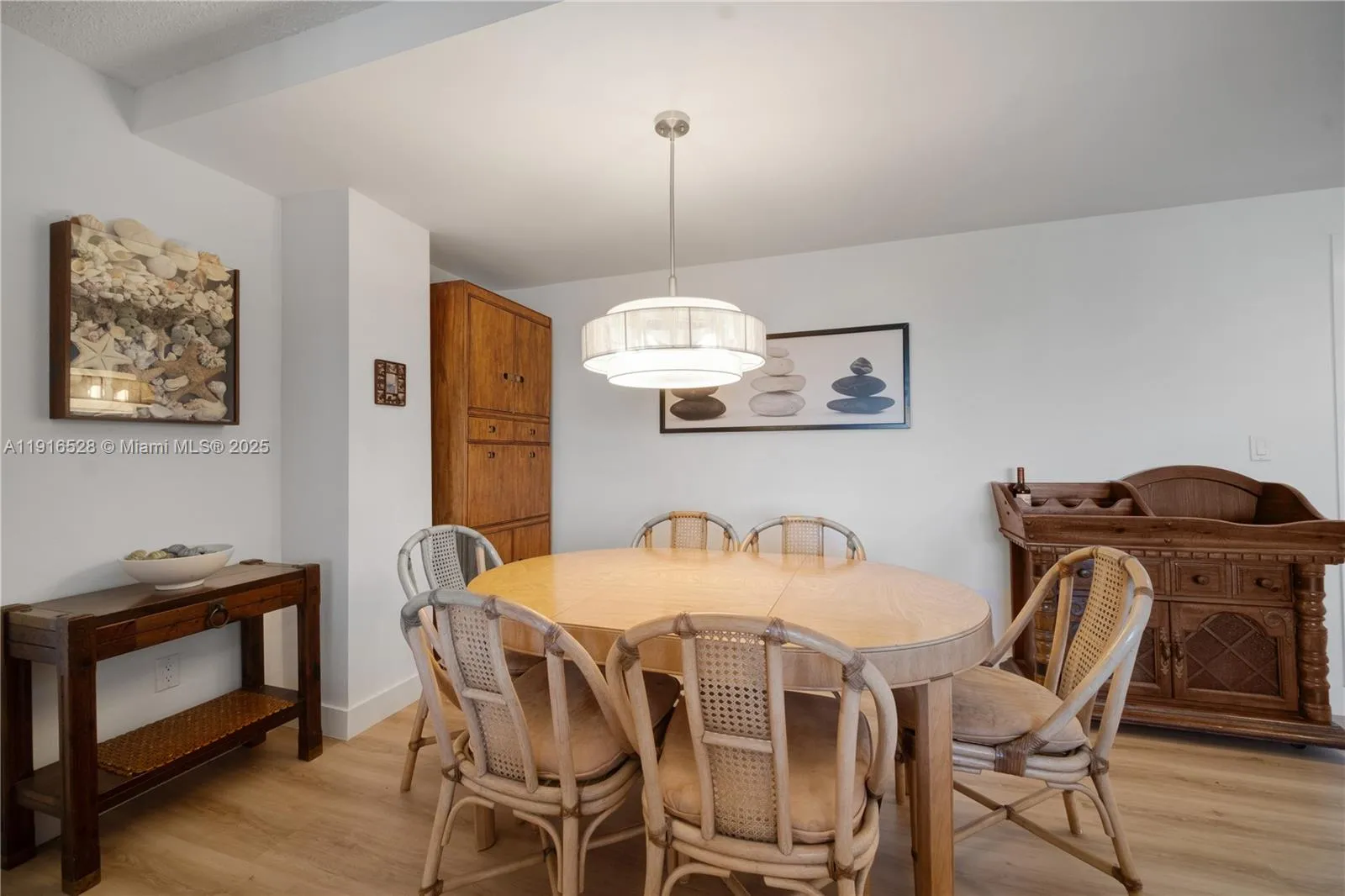 Key Biscayne, Florida 33149, United States, 2 Bedrooms Bedrooms, ,2 BathroomsBathrooms,Residential,Active,245215