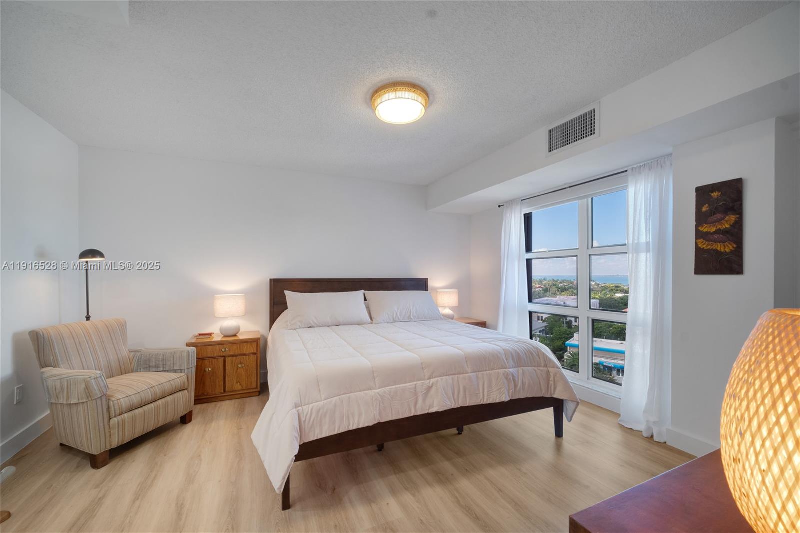 THE PALMS OF KEY BISCAYNE - Residential Lease