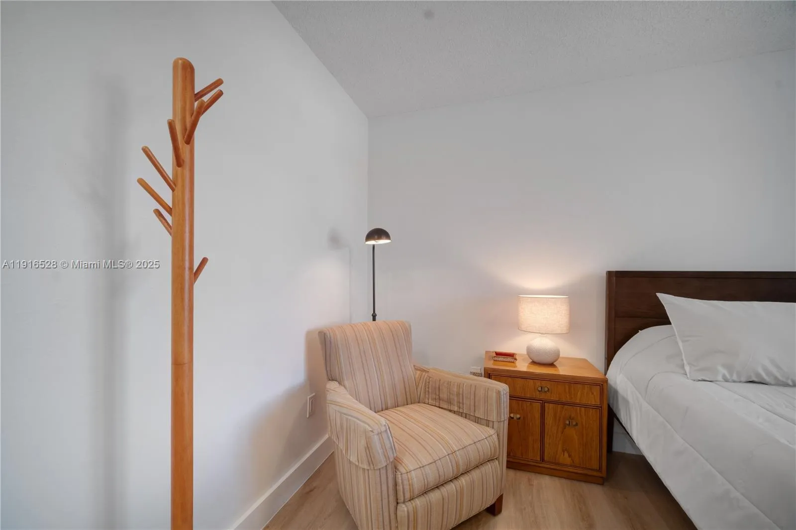 Key Biscayne, Florida 33149, United States, 2 Bedrooms Bedrooms, ,2 BathroomsBathrooms,Residential,Active,245215