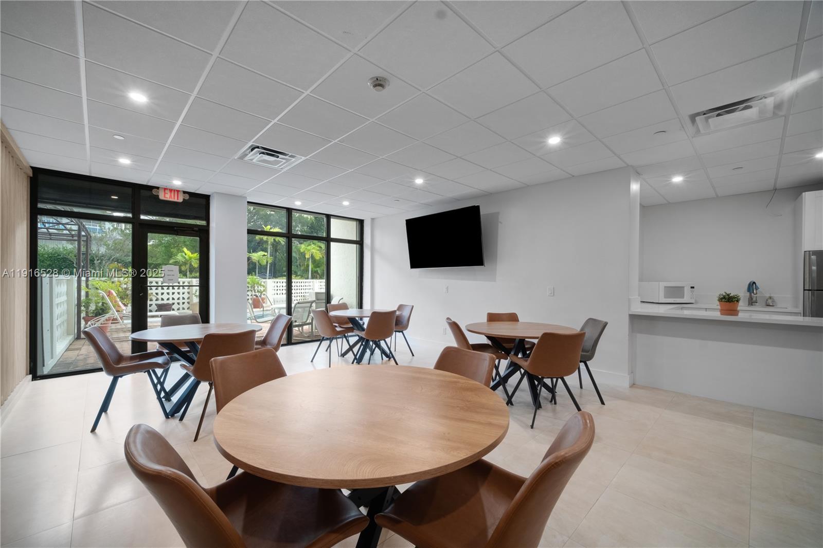 THE PALMS OF KEY BISCAYNE - Residential Lease