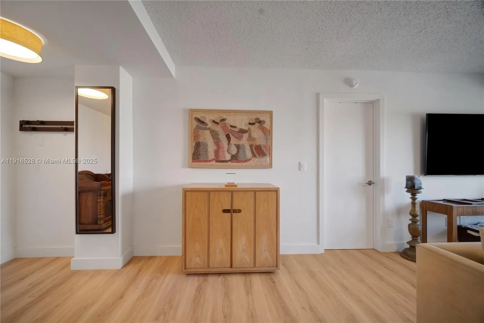 Key Biscayne, Florida 33149, United States, 2 Bedrooms Bedrooms, ,2 BathroomsBathrooms,Residential,Active,245215