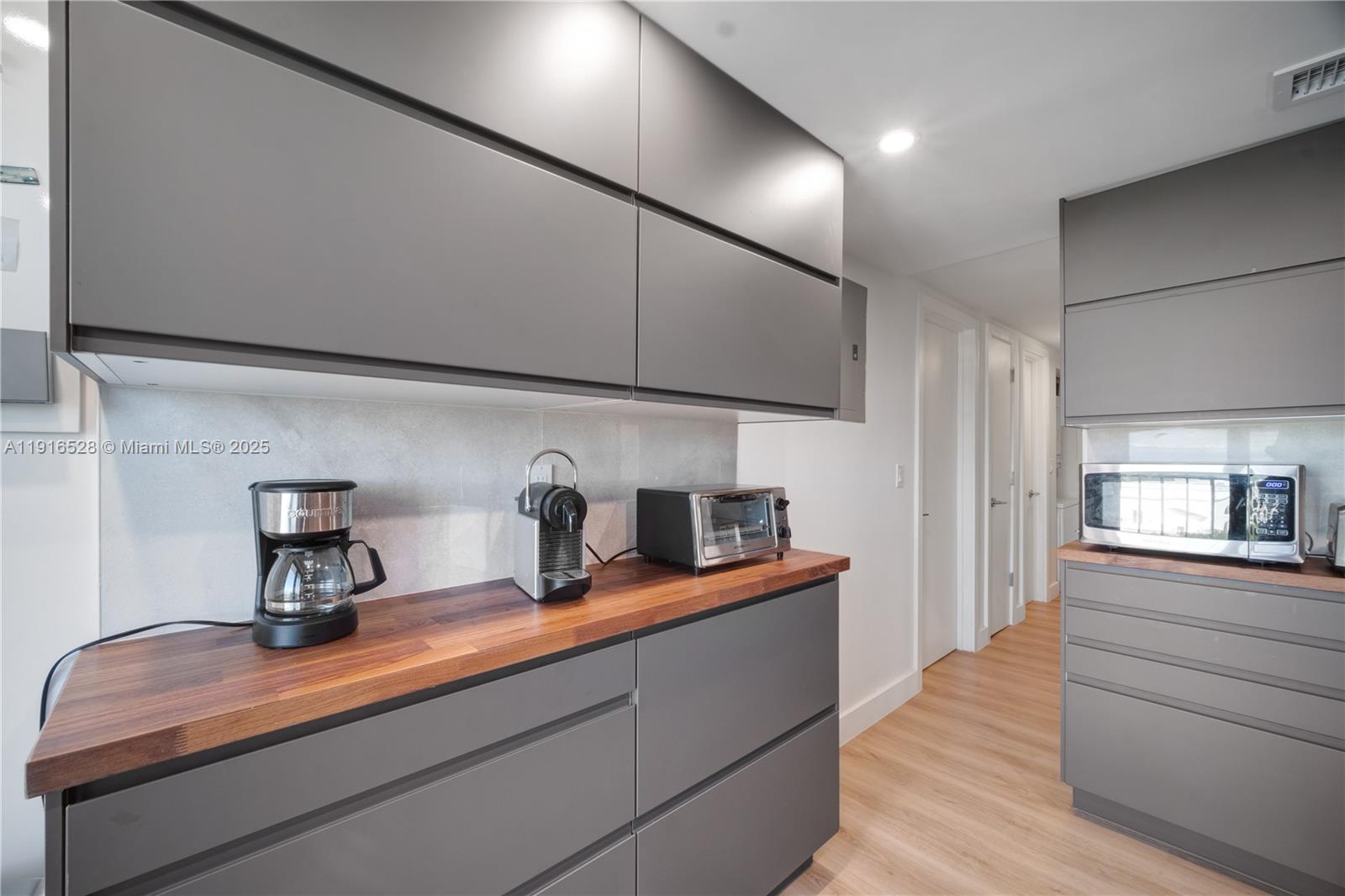 THE PALMS OF KEY BISCAYNE - Residential Lease